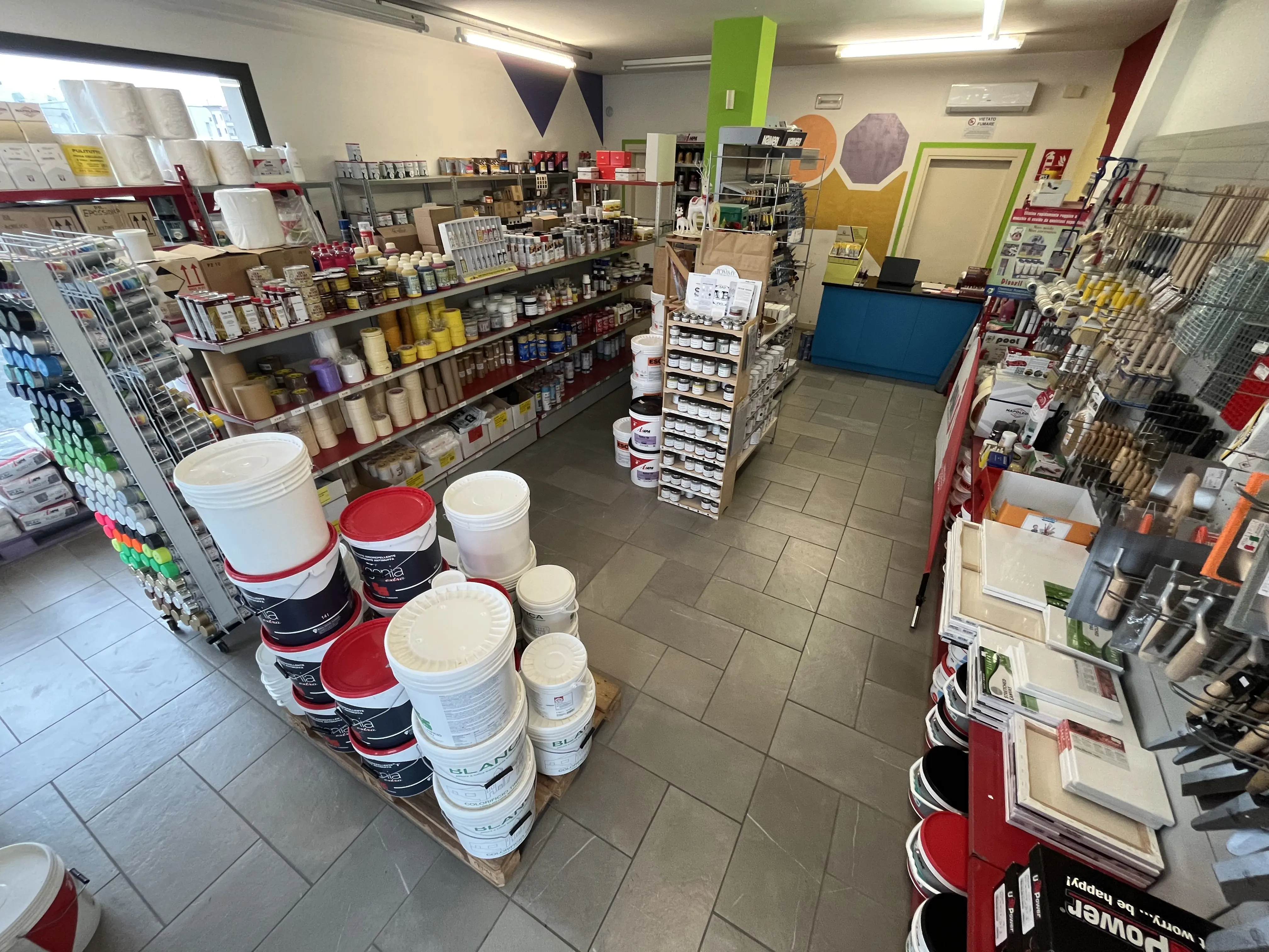 Colour Point apertura